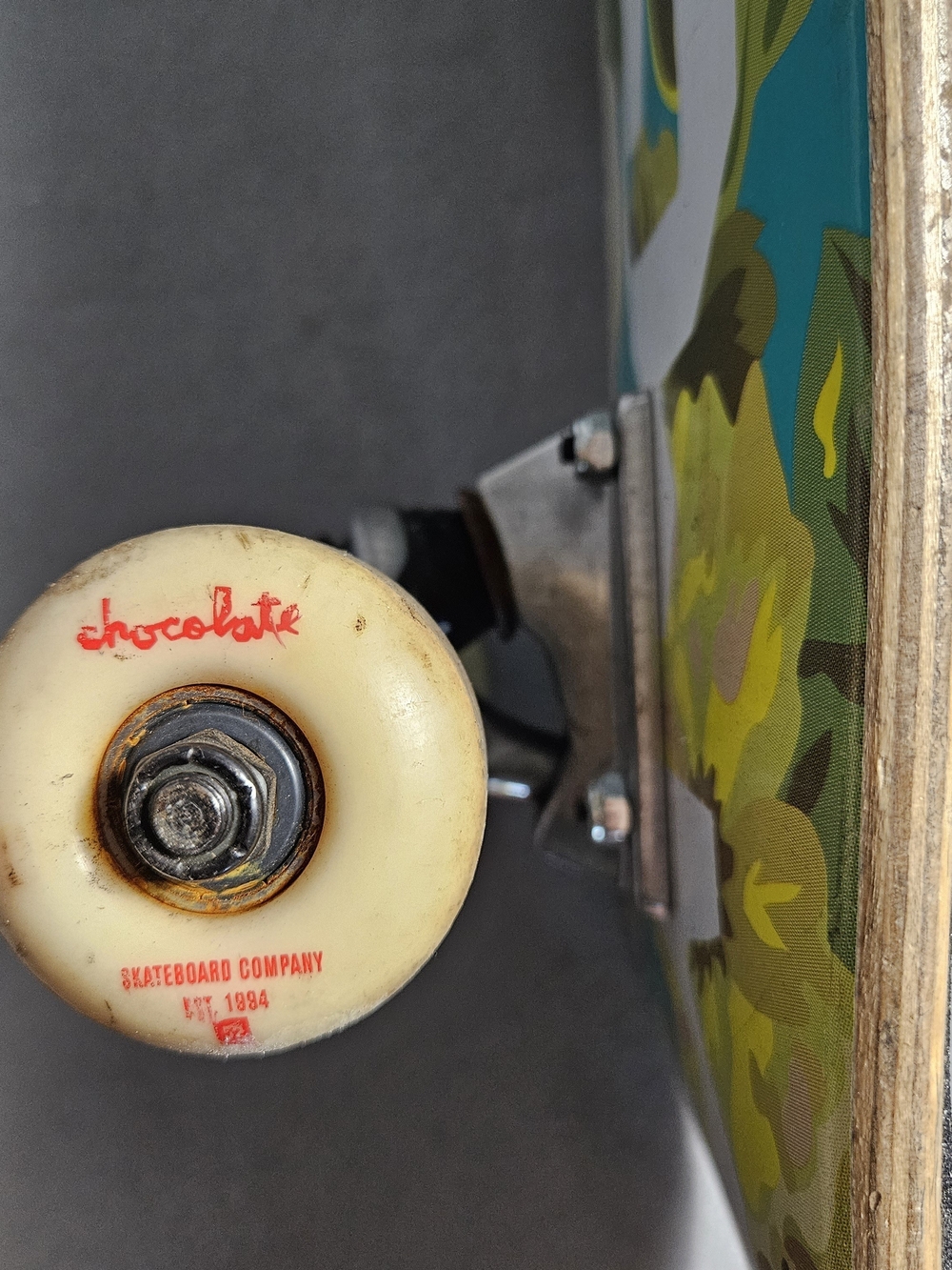 Chocolate Skateboards Stevie Perez Floral Complete Skateboard - Picture 9 of 12